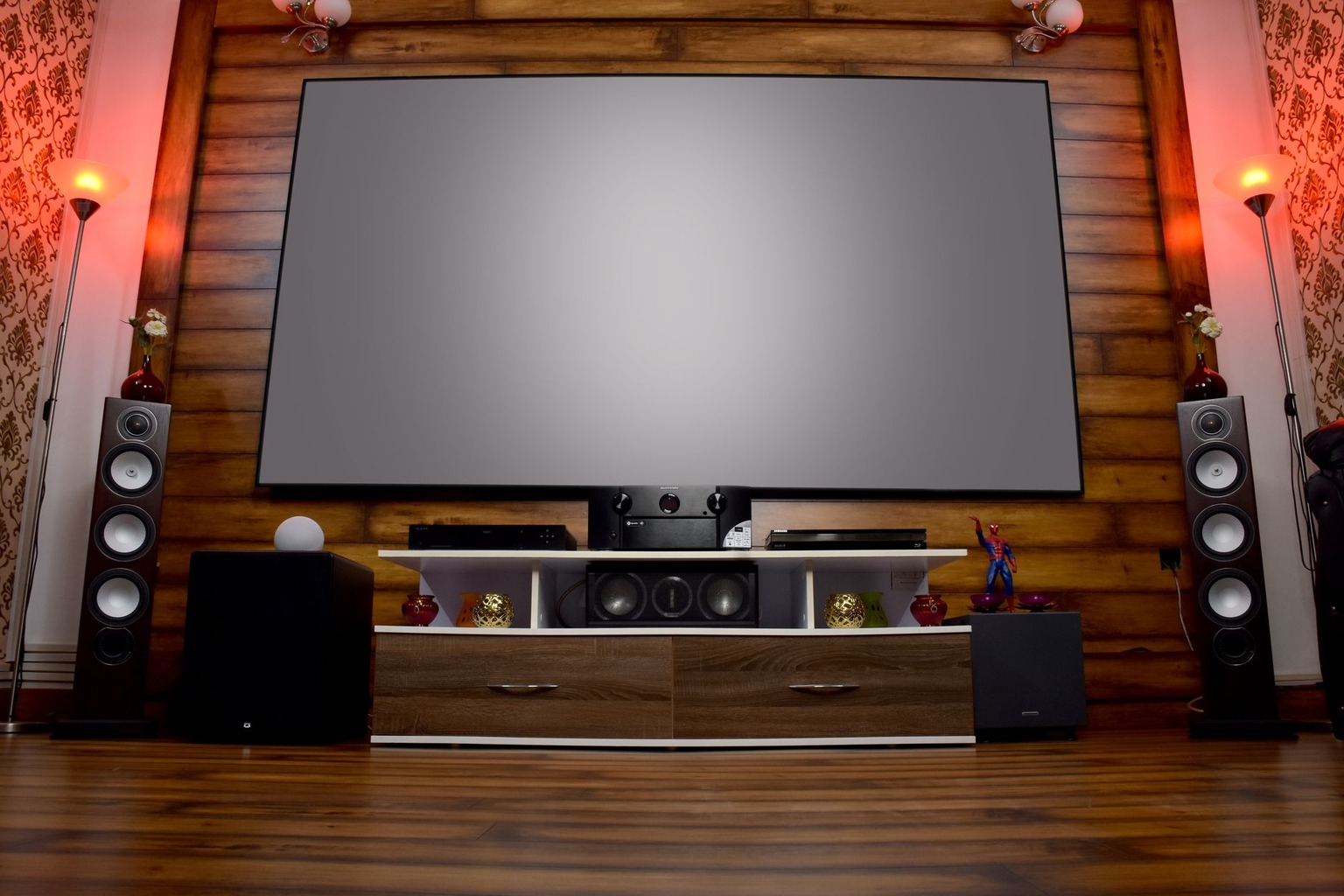 Cómo mejorar tu experiencia de cine en casa — Optimiza la pantalla para una experiencia de cine real